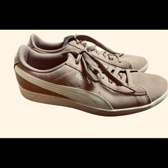 PUMA Ladies Vikky Suede Athletic Sneakers Shoes - Picture 2 of 10